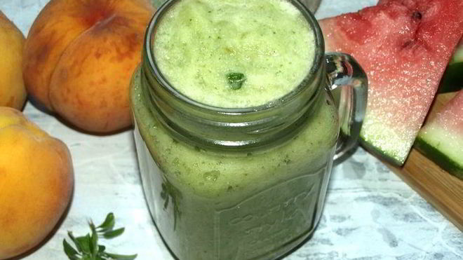Рецепт яблочного смузи с кабачком и сельдереем