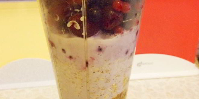 Рецепт ягодного смузи с овсяными хлопьями