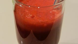 Рецепт Сока из свеклы, яблок, моркови и лимона