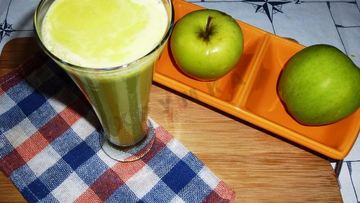 Рецепт Свежевыжатого сока из сельдерея и яблок