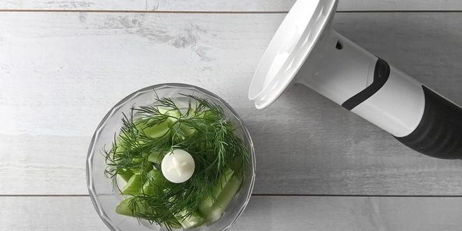 Рецепт томатного сока с зеленой гречкой, сельдереем и сметаной