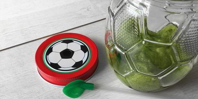 Рецепт томатного сока с зеленой гречкой, сельдереем и сметаной