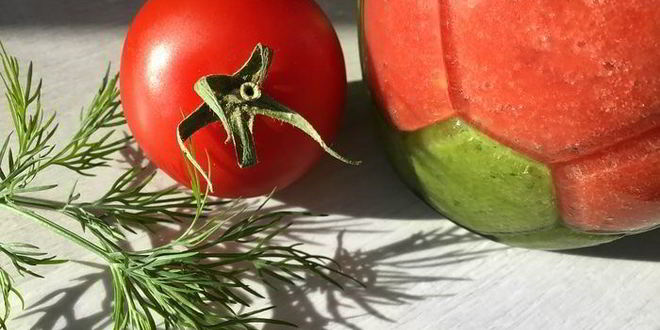 Рецепт томатного сока с зеленой гречкой, сельдереем и сметаной