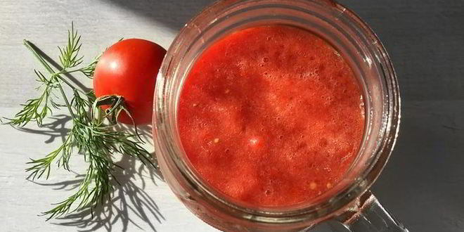 Рецепт томатного сока с зеленой гречкой, сельдереем и сметаной