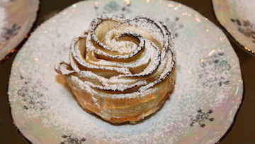 Рецепт Яблочных роз в абрикосовом сиропе