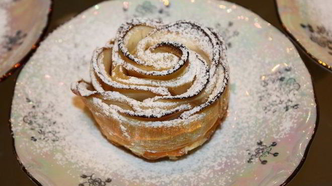 Рецепт яблочных роз в абрикосовом сиропе