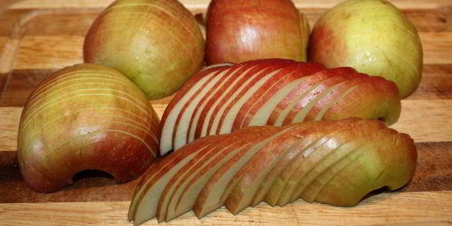 Рецепт яблочных роз в абрикосовом сиропе