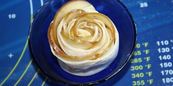 Рецепт яблочных роз в абрикосовом сиропе