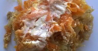 Рецепт Горячего салата из минтая с овощами и сметаной