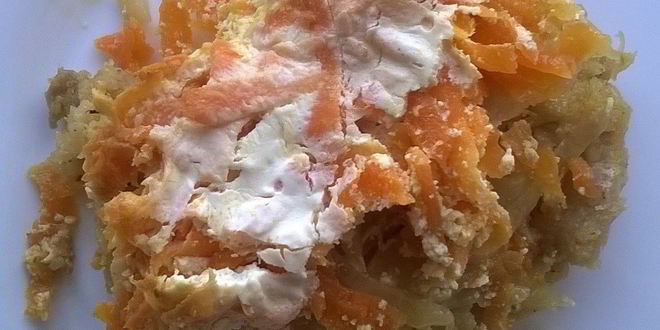 Рецепт Горячего салата из минтая с овощами и сметаной