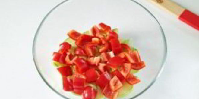 Рецепт греческого салата с цуккини и помидорами