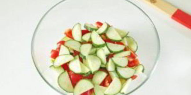 Рецепт греческого салата с цуккини и помидорами
