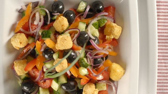 Рецепт греческого салата с жареным сыром