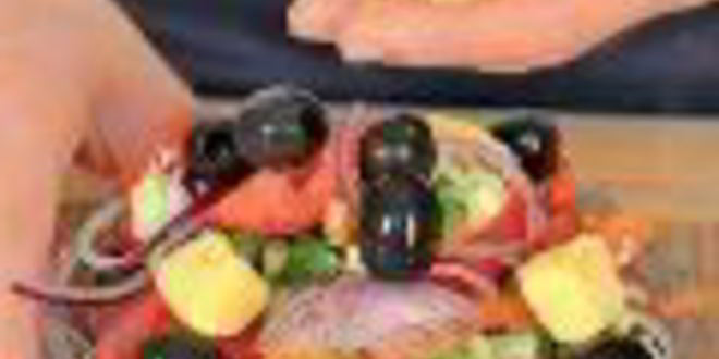 Рецепт греческого салата с жареным сыром