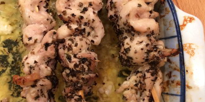 Рецепт Греческого ужина с курицей сувлаки и салатом из репы