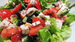 Рецепт Нарезанного греческого салата с курицей
