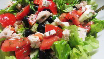 Рецепт Нарезанного греческого салата с курицей