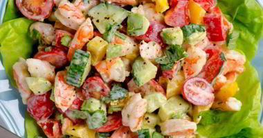 Рецепт Салата из авокадо с креветками под греческим йогуртом