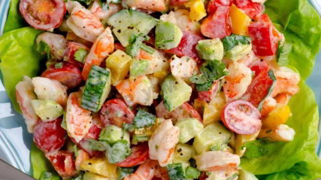 Рецепт салата из авокадо с креветками под греческим йогуртом