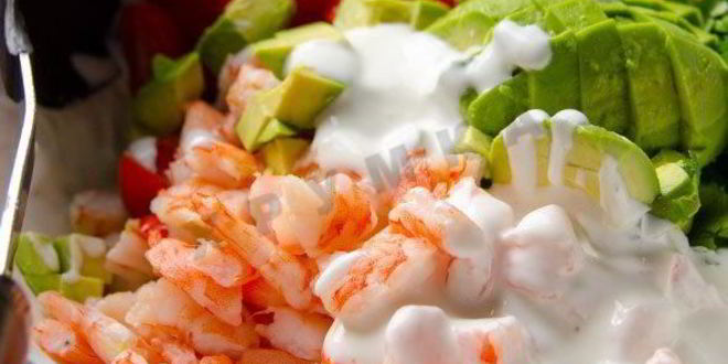 Рецепт салата из авокадо с креветками под греческим йогуртом