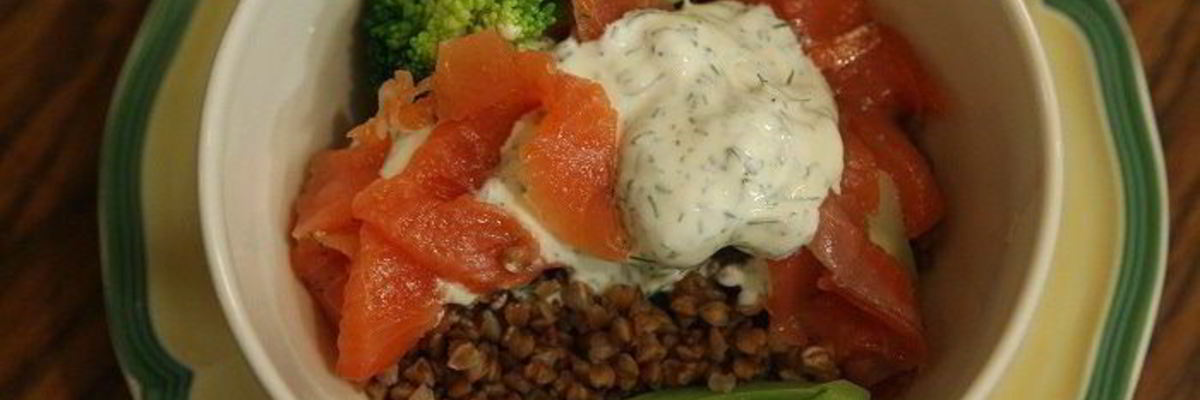 Рецепт Салата из гречки с брокколи и семгой