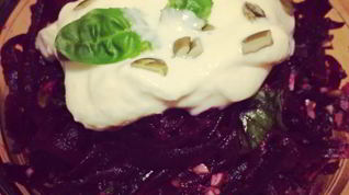 Рецепт Салата из свеклы с тыквенными семечками и греческим йогуртм