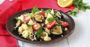 Рецепт Салата по-гречески с печеными баклажанами и кус-кусом