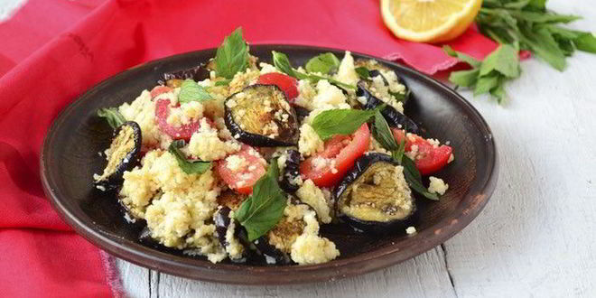 Рецепт Салата по-гречески с печеными баклажанами и кус-кусом
