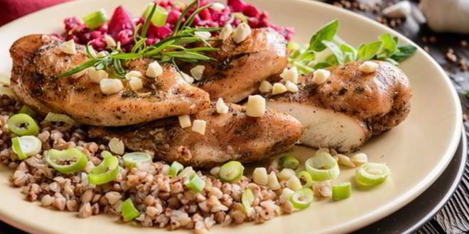 Рецепт Салата с гречкой и куриным филе