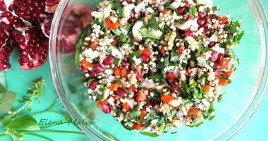 Рецепт Салата с проростками зеленых зерен гречихи и гранатом