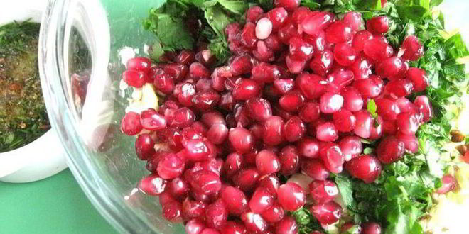 Рецепт салата с проростками зеленых зерен гречихи и гранатом