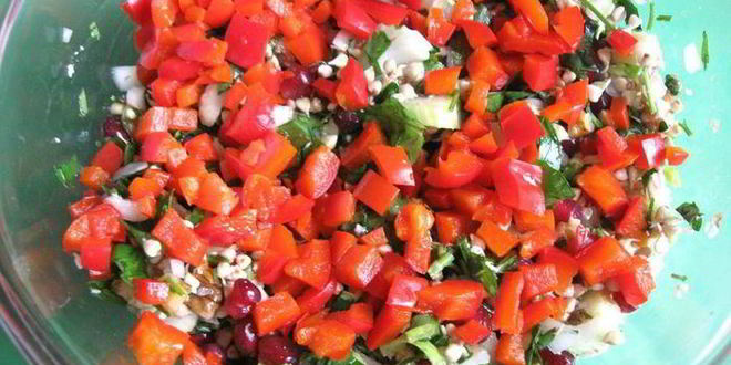 Рецепт салата с проростками зеленых зерен гречихи и гранатом