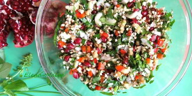 Рецепт салата с проростками зеленых зерен гречихи и гранатом