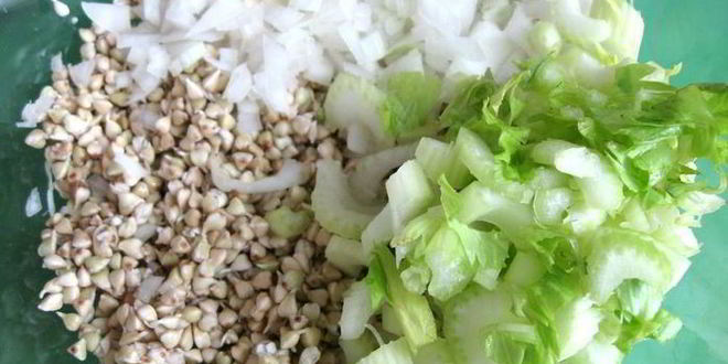 Рецепт салата с проростками зеленых зерен гречихи и гранатом