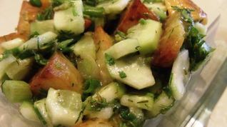 Рецепт Горячего картофельного салата с острым соусом