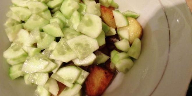 Рецепт горячего картофельного салата с острым соусом