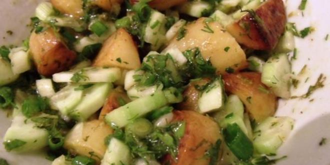 Рецепт горячего картофельного салата с острым соусом