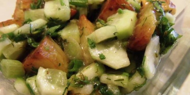 Рецепт горячего картофельного салата с острым соусом