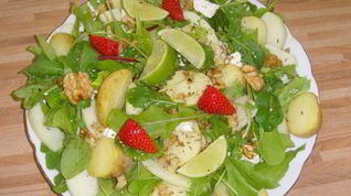 Рецепт Картофельно-яблочного салат с козьим сыром и грецким орехом