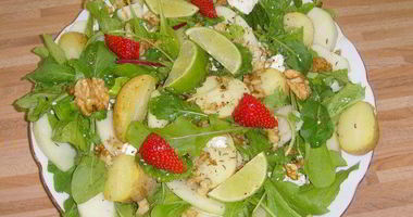 Рецепт Картофельно-яблочного салат с козьим сыром и грецким орехом