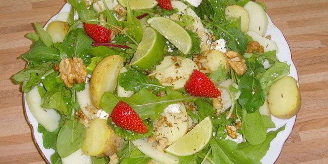 Рецепт Картофельно-яблочного салат с козьим сыром и грецким орехом