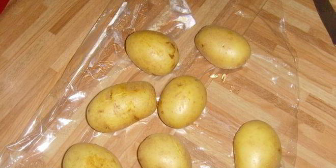 Рецепт картофельно-яблочного салат с козьим сыром и грецким орехом