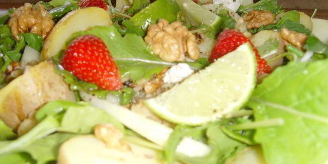 Рецепт картофельно-яблочного салат с козьим сыром и грецким орехом