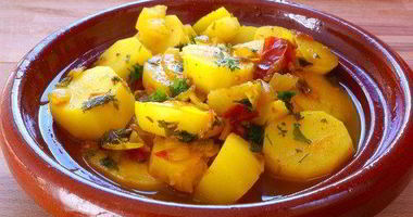 Рецепт Картофельного салата с клюквой и яблочным соусом