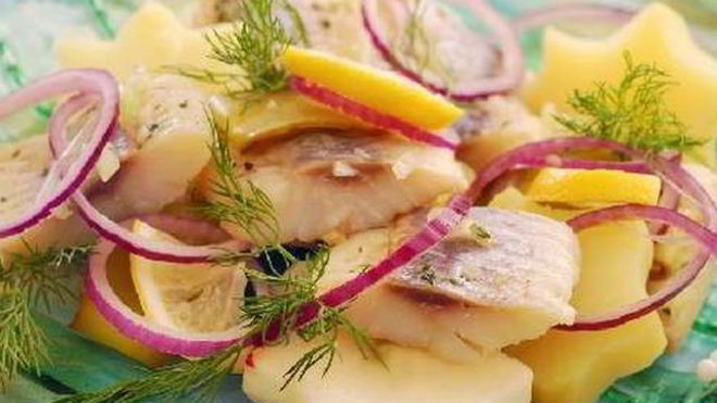 Рецепт картофельного салата с сельдью