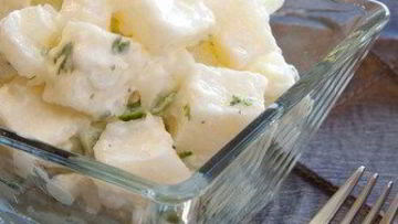 Рецепт Картофельного салата с яйцами и горчичной заправкой