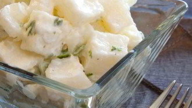 Рецепт картофельного салата с яйцами и горчичной заправкой