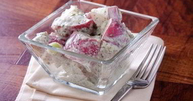 Рецепт Салата из молодого картофеля с голубым сыром, беконом и зеленым луком