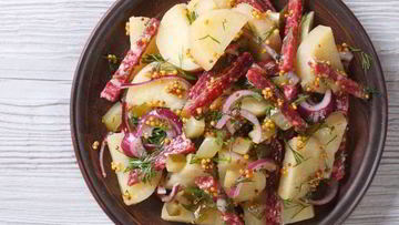 Рецепт Салата из молодого картофеля с колбасой