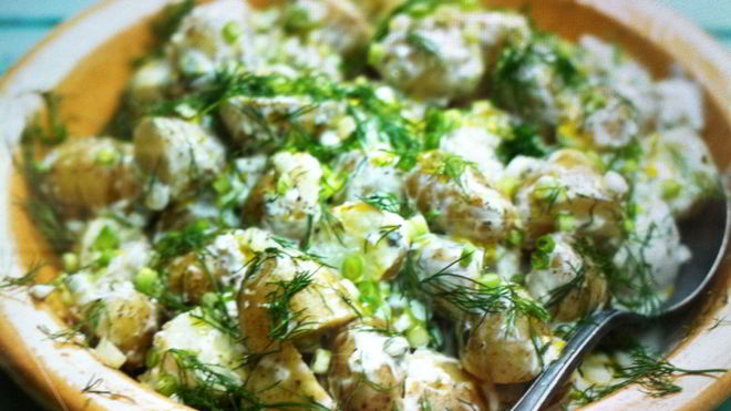 Рецепт салата из молодой картошки с укропной заправкой